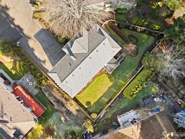 Overhead perspective helps to see all of the available useful space - large driveway and gardens.