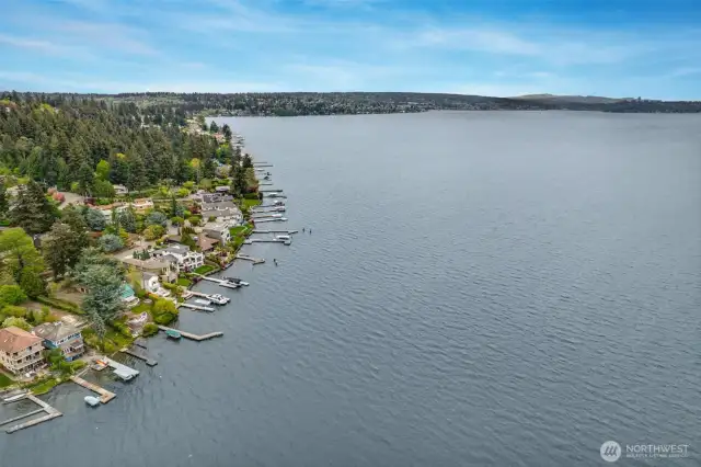 Just 10 minutes to iconic Inglewood Golf Club and vibrant Juanita Village and 15 minutes to eclectic downtown Kirkland.