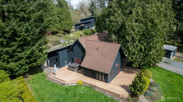From this overhead view you can see "Hill House" in the back -- this is a garage/shop, that includes a kitchen/bathroom and extra bedroom space.