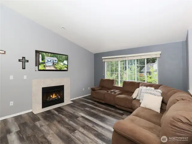 Family Rm centrally located to Dining Rm and Kitchen for ALL your gatherings