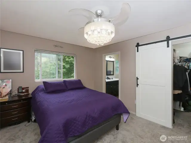 Master w/attached Bath and Walk in Closet