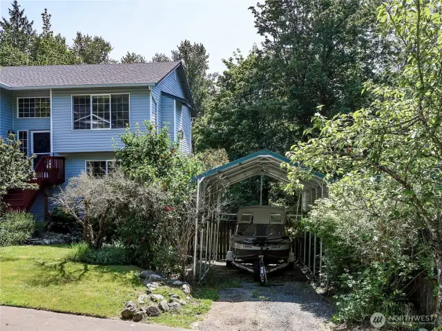 Rare RV Parking and NO HOA in town!