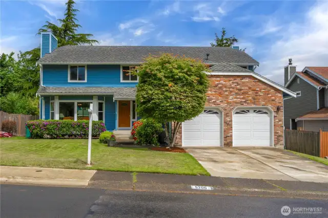 Pristine 4 bed 2.5 bath 2,690sf home on Auburn's West Hill!