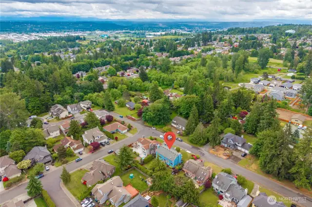 Located on the West Hill of Auburn and convenient to Hwy 167 amd I-5.