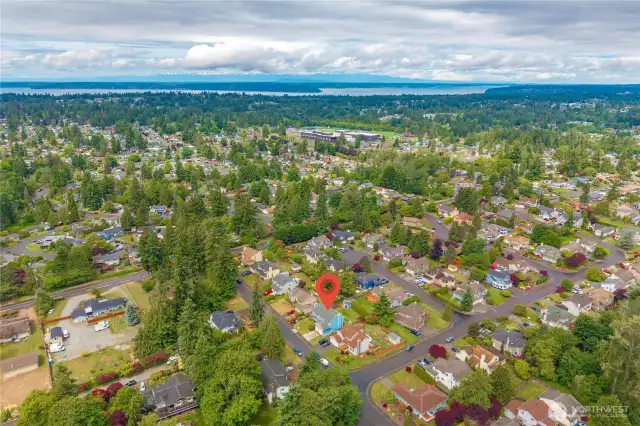 Not far from all that the Puget Sound has to offer.