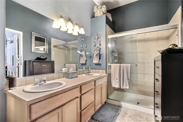 Double vanity in primary bath.