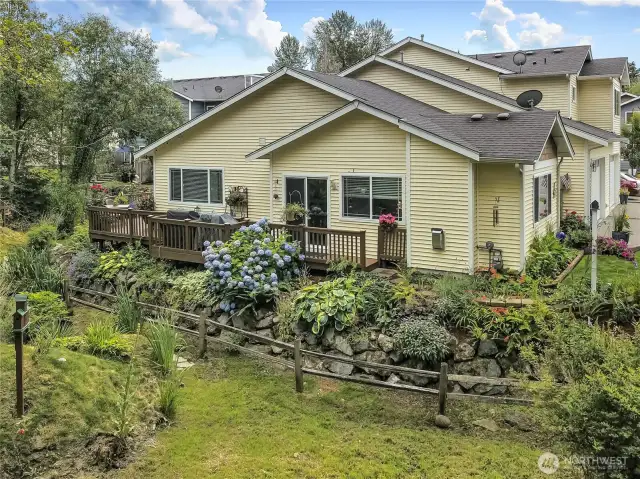 End unit for privacy - The best lot in the community!