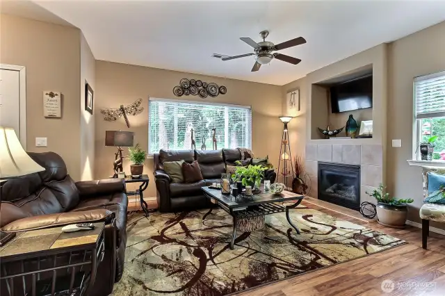 Living room w/fireplace