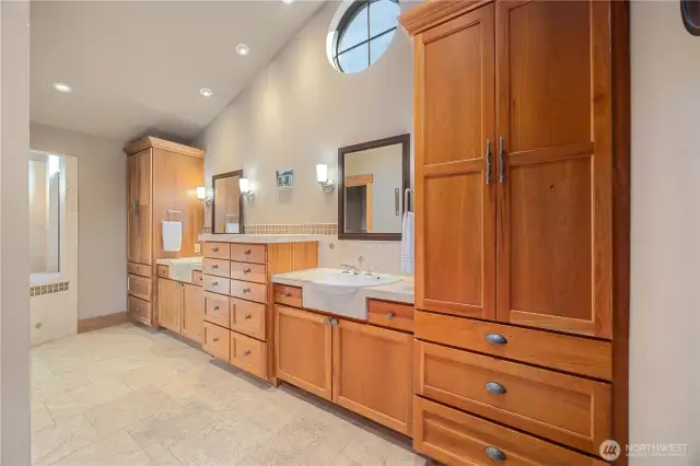 Primary Ensuite with Laundry