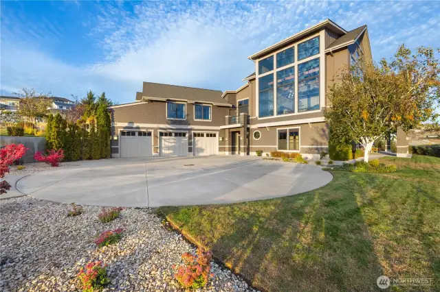 Spacious 3 Car Garage