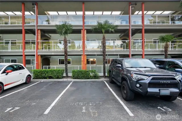 Great open plan building with room to walk!
