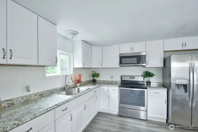 Remodeled kitchen w/ new appliances