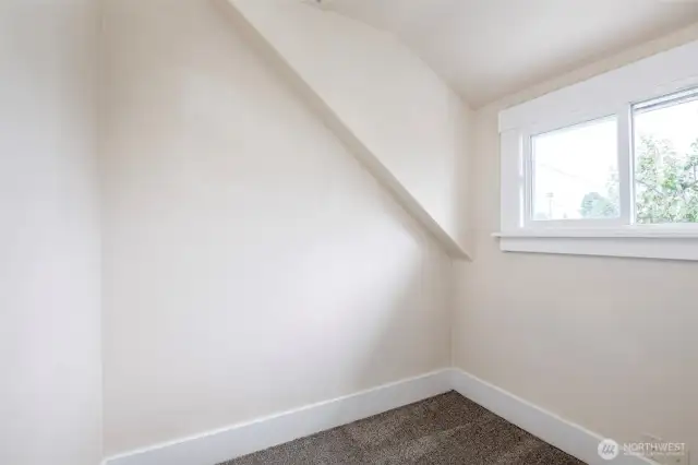 Den/office/alcove at the top of the stairs