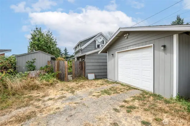 1-car garage with alley access