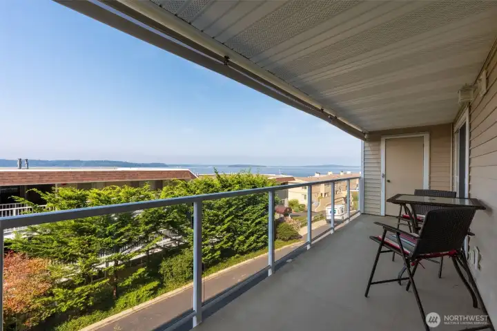 See the ferries and marine traffic from the deck.