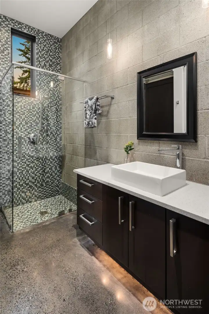 Main floor guest ensuite