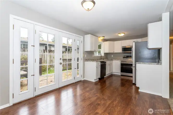 Appliances include Samsung dishwasher, 5 burner electric range & microwave, LG refrigerator.  Laundry room has matching LG front loader washer/dryer