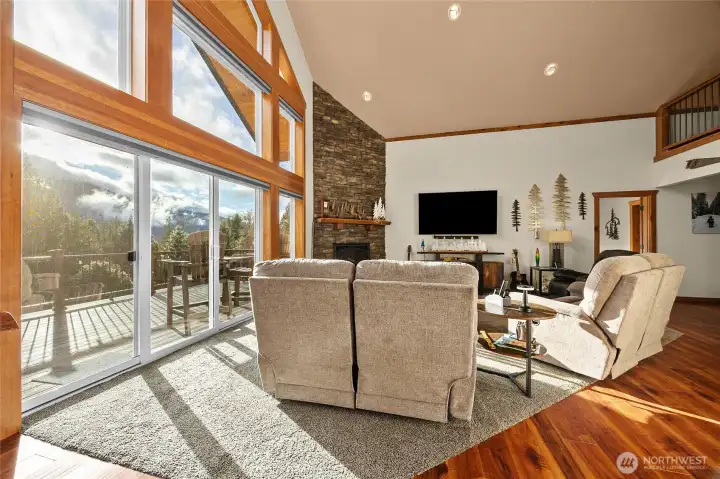 Optimal southern exposure equipped with automatic shades for year-round comfort