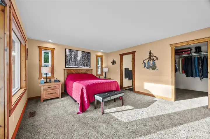 Master bedroom and private adjoining 3/4 ensuite bathroom