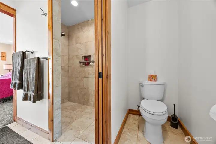 Bright and clean ensuite design with ample lighting and neutral tones