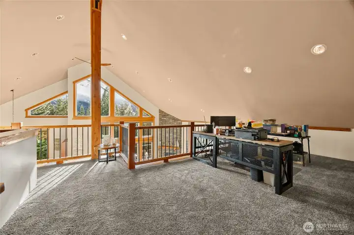 Versatile open loft space: Ideal for a media room, library, or additional sleeping quarters