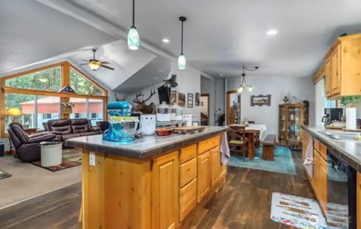 Wonderful open concept kitchen!