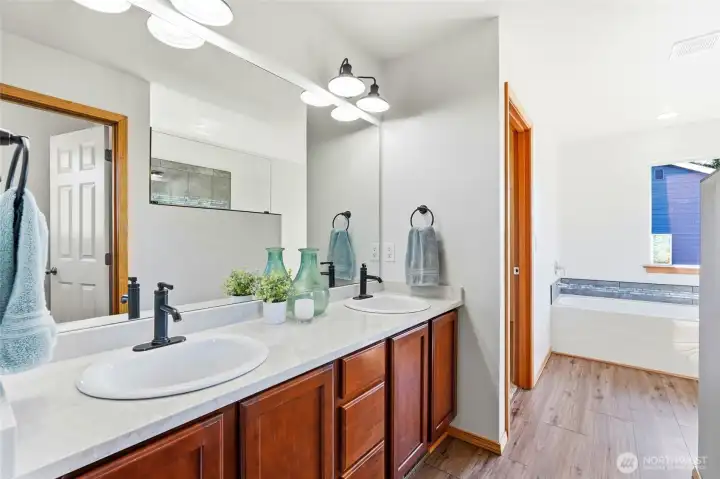 The massive en suite bath offers room to spread out and unwind.