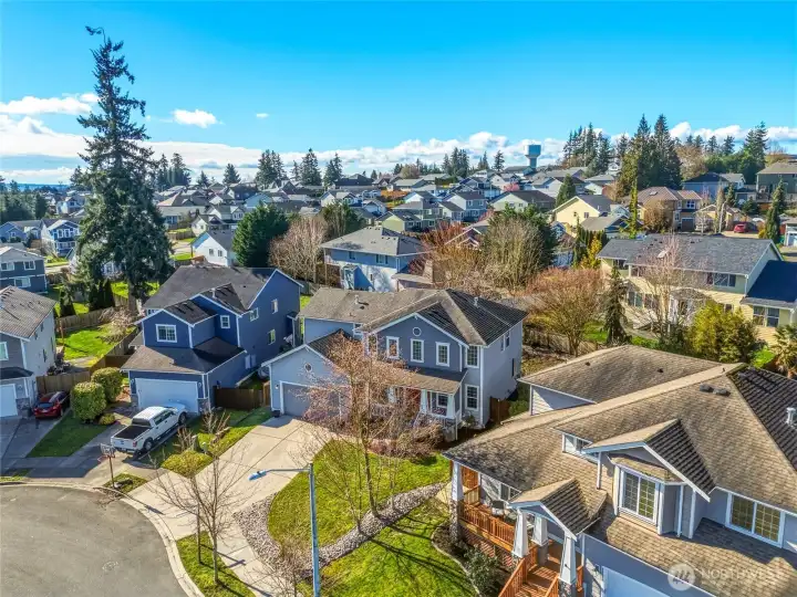 You’re minutes from charming downtown shops, local restaurants, coffee spots, and seasonal community events that give this town its strong sense of connection.