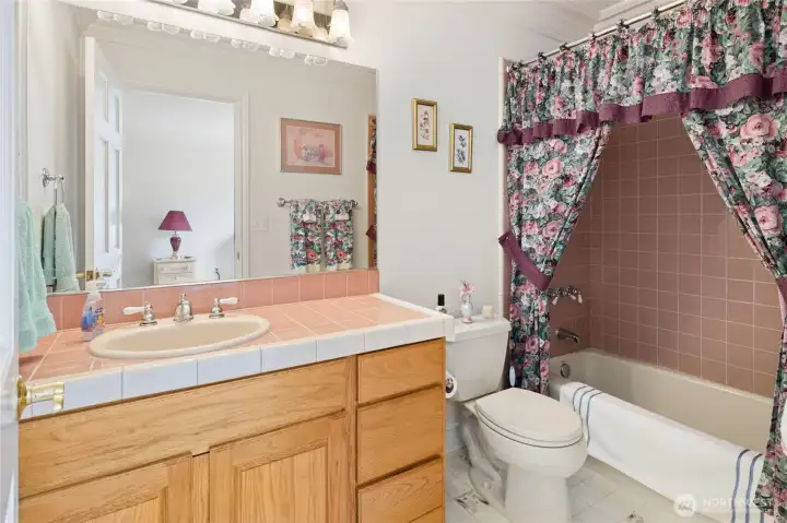 Bath in the second bedroom