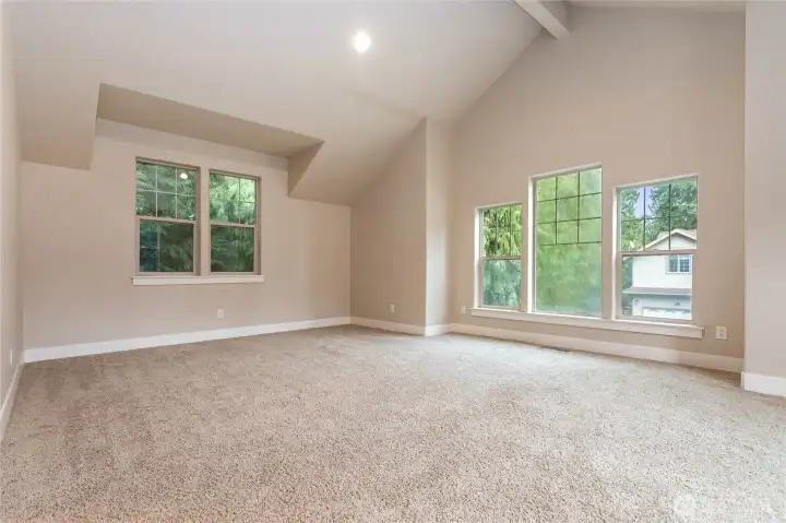 Large 4th bedroom / second main bedroom or flex room