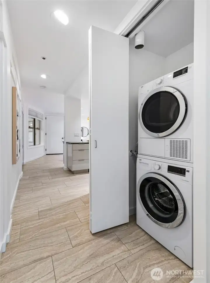 Full size W/D on main level.