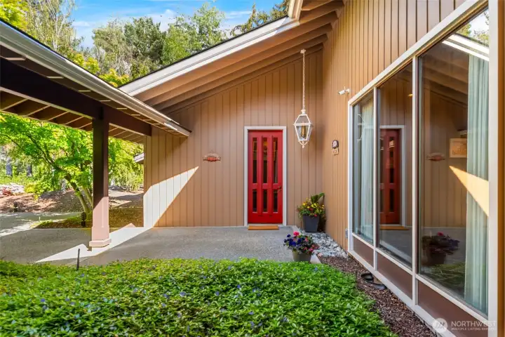 Architectural Design throughout. Welcome in!