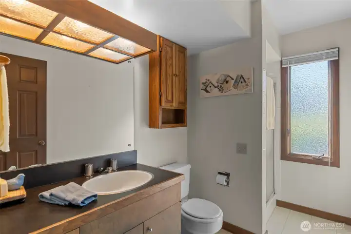 Lower 3/4 bath