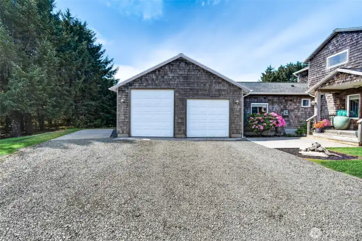 Huge Driveway with RV Parking on the Side