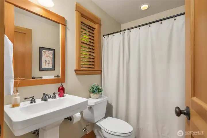 First floor guest bathroom with full tub/shower