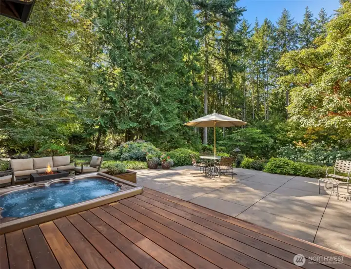 Hot tub seamlessly integrated into Ipe hardwood back deck