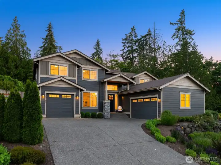 Northwest contemporary home sited on quiet cul-de-sac Northwest contemporary home sited on quiet cul-de-sac