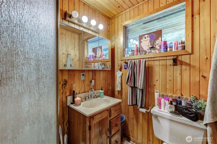 Primary 1/75 bath