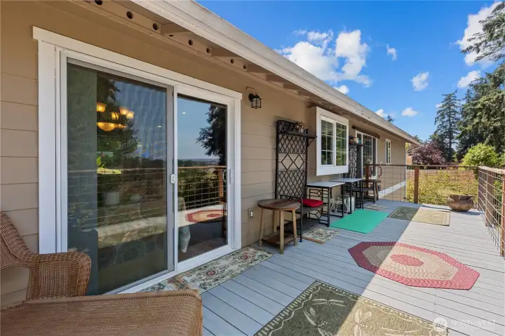 Slider to upper deck with awesome territorial views. Slider to upper deck with awesome territorial views.