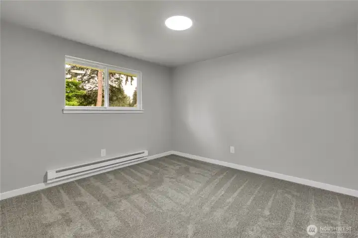 Spacious primary bedroom!