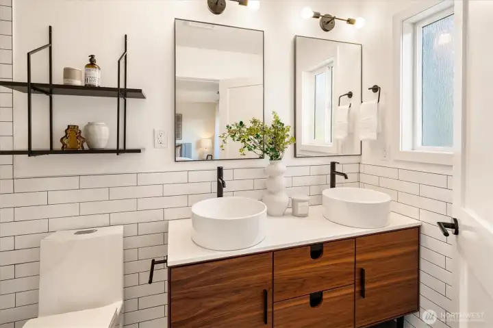 Primary bathroom was recently updated, includes a stylish double vanity. Primary bathroom was recently updated, includes a stylish double vanity.