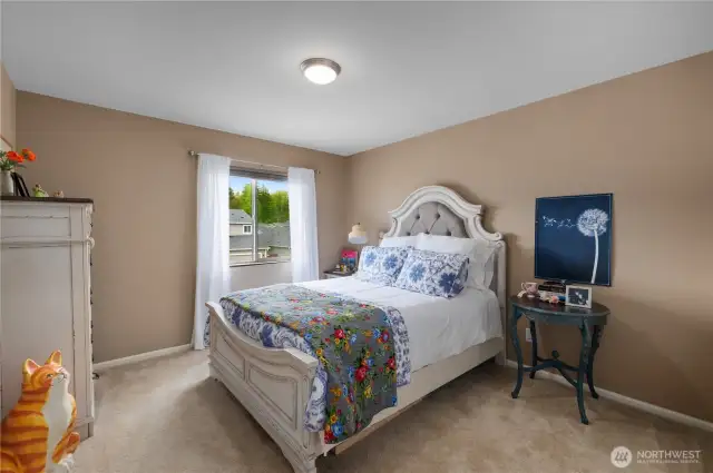 Great sized upstairs bedroom with easy access to 2nd full sized bathroom.
