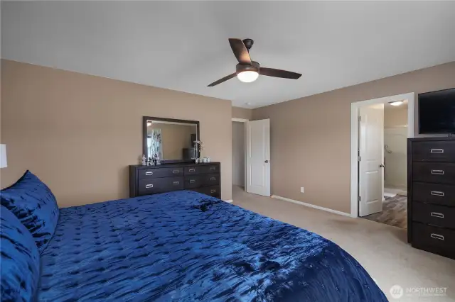 Huge Primary Bedroom with 5 piece en suite!