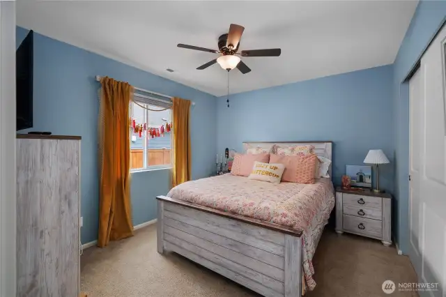 Large downstairs guest bedroom with access to full bath.