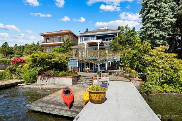Private 10,471 SF level lot, with 40 feet of Southwest facing waterfront.