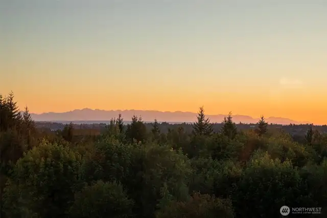 Panoramic Western views looking towards the Olympics with views of Everett, Marysville, Anacortes. Most amazing 4th of July viewing!