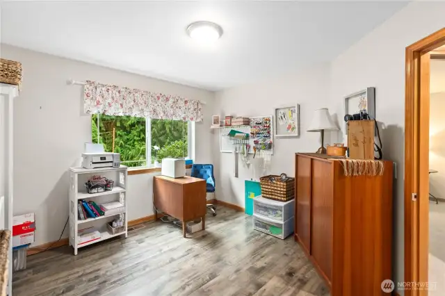 Extra sleeping room or den/office or craft 4th bedroom without closet