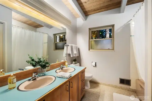Hallway full bath