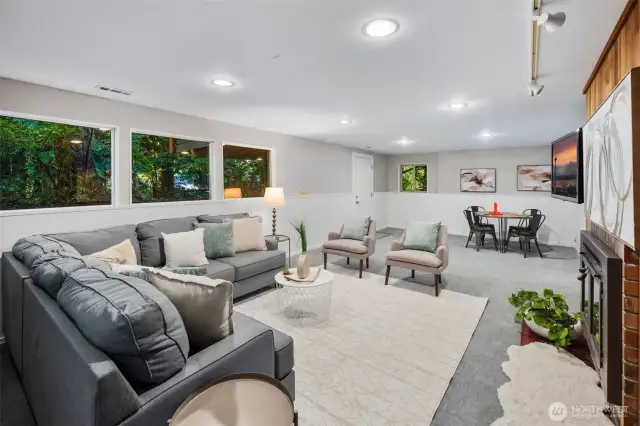 Large family/second living room