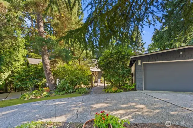 Round about driveway for easy access